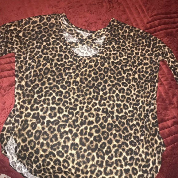 Leopard print top with cross cross straps - Picture 2 of 2